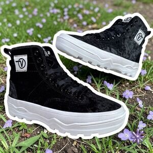 NWOT Vans Sentry Hi WC Crushed Velvet Platform Sneakers | Black  | Women 6.5